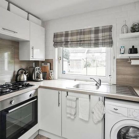 House With Garden And Parking 15 Min To City Center エディンバラ エクステリア 写真